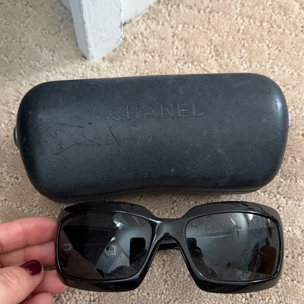 CHANEL Glossy Black Sunglasses with Case